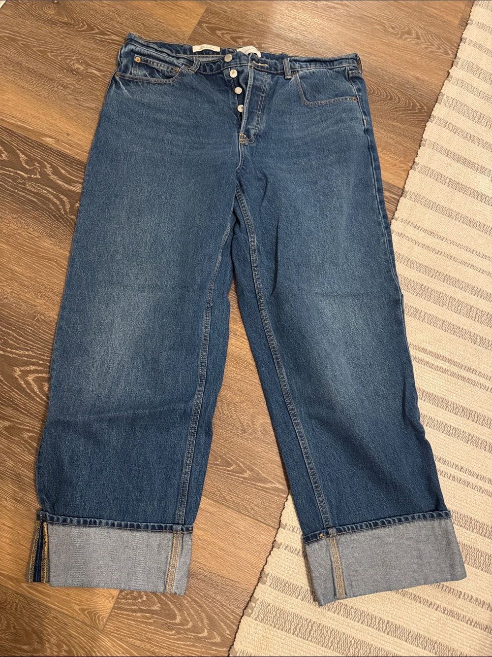 Mid Rise 90’s Baggy Wide Leg Cuffed Blue Denim Jeans. Size 14R. Universal Thread